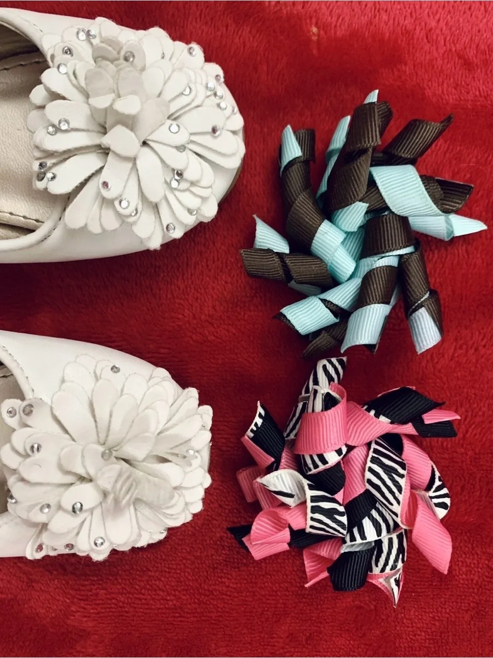 Lot Of Girl Very Cute Shoes And Hair Accessories Size 6 Excellent Condition